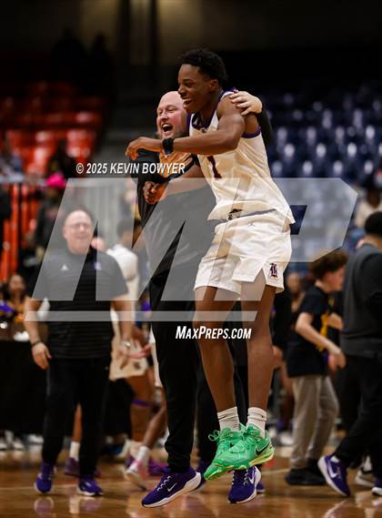 Thumbnail 3 in Olentangy Liberty vs Reynoldsburg (OHSAA D1 Regional Final) photogallery.
