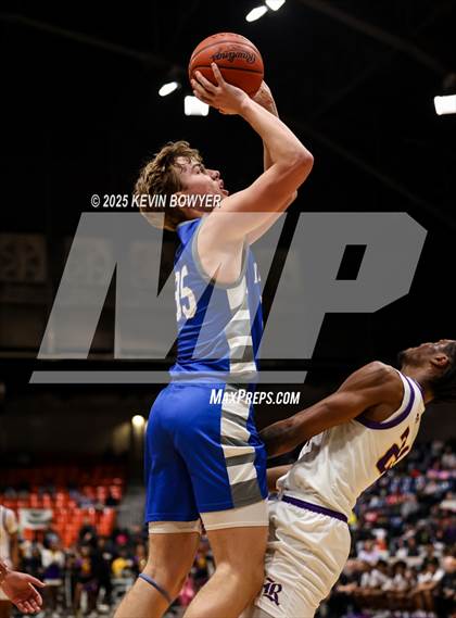 Thumbnail 1 in Olentangy Liberty vs Reynoldsburg (OHSAA D1 Regional Final) photogallery.