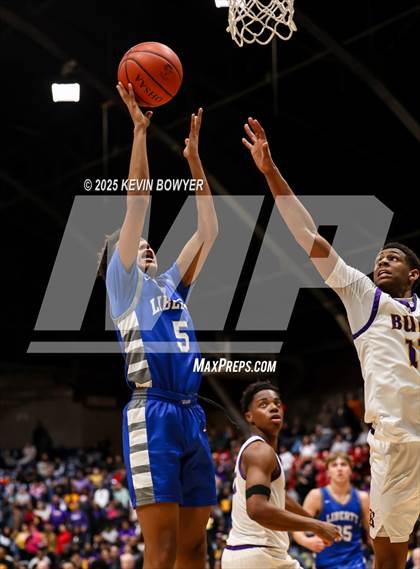 Thumbnail 2 in Olentangy Liberty vs Reynoldsburg (OHSAA D1 Regional Final) photogallery.