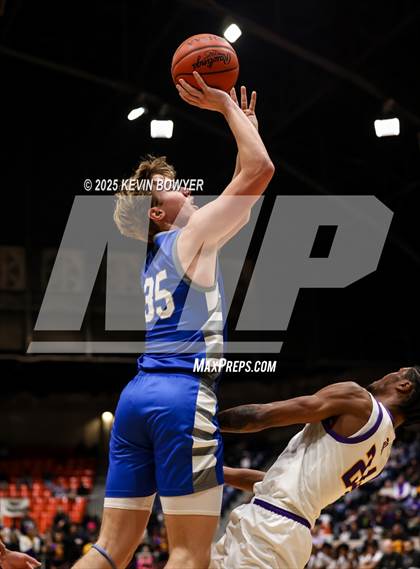 Thumbnail 3 in Olentangy Liberty vs Reynoldsburg (OHSAA D1 Regional Final) photogallery.