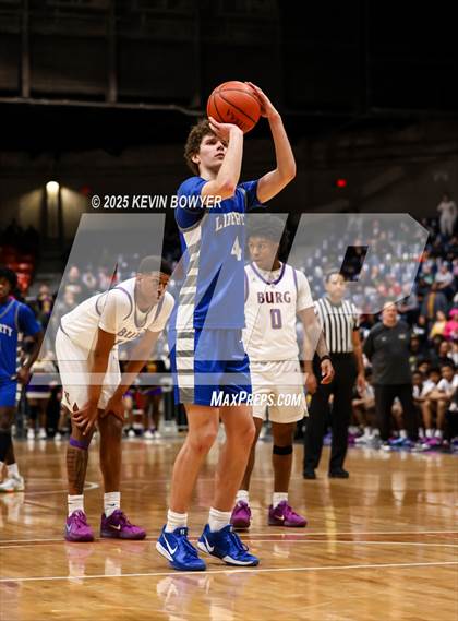Thumbnail 2 in Olentangy Liberty vs Reynoldsburg (OHSAA D1 Regional Final) photogallery.