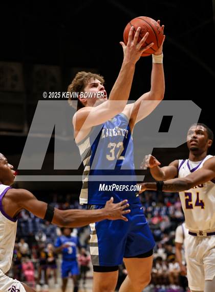 Thumbnail 3 in Olentangy Liberty vs Reynoldsburg (OHSAA D1 Regional Final) photogallery.