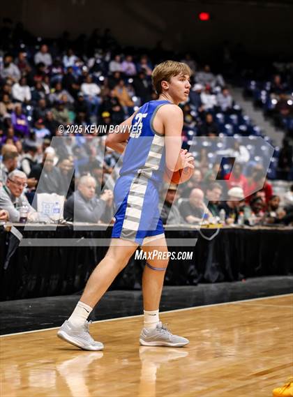 Thumbnail 1 in Olentangy Liberty vs Reynoldsburg (OHSAA D1 Regional Final) photogallery.