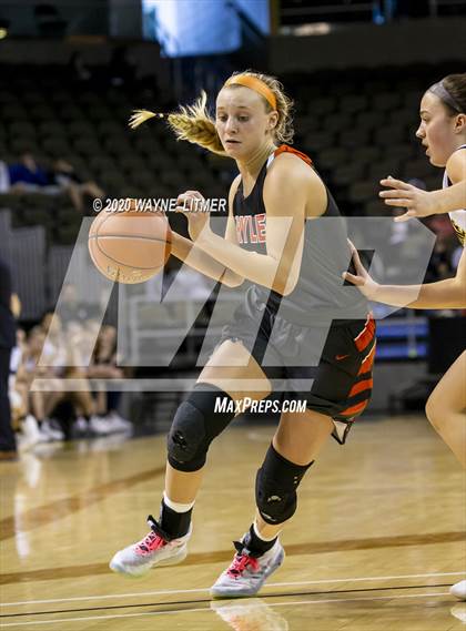 Thumbnail 1 in Ryle vs Notre Dame (Ninth Region Championship) photogallery.