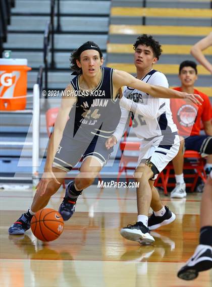 Thumbnail 1 in San Juan Hills vs. Dos Pueblos (Mater Dei Extravaganza) photogallery.