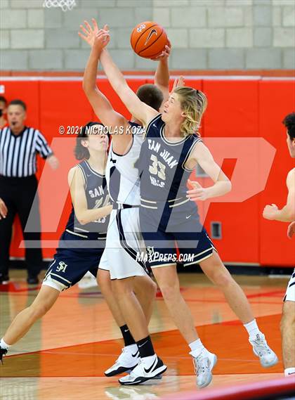 Thumbnail 1 in San Juan Hills vs. Dos Pueblos (Mater Dei Extravaganza) photogallery.