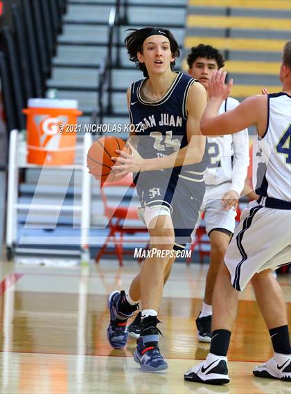 Thumbnail 3 in San Juan Hills vs. Dos Pueblos (Mater Dei Extravaganza) photogallery.