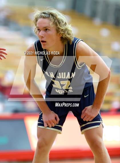 Thumbnail 2 in San Juan Hills vs. Dos Pueblos (Mater Dei Extravaganza) photogallery.