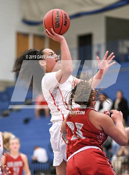 Thumbnail 2 in East vs. Bountiful (UHSAA 5A First Round) photogallery.