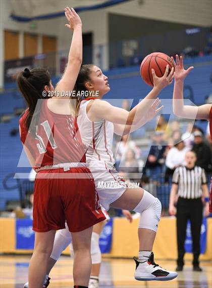 Thumbnail 3 in East vs. Bountiful (UHSAA 5A First Round) photogallery.