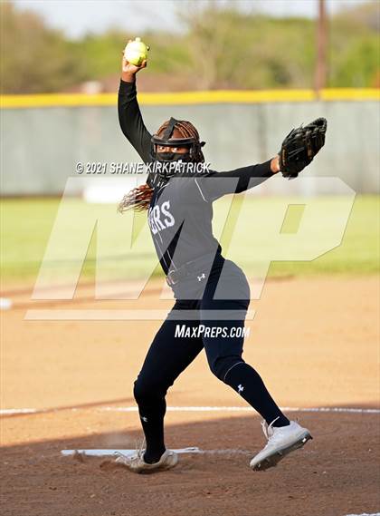 Thumbnail 1 in Mansfield @ DeSoto photogallery.