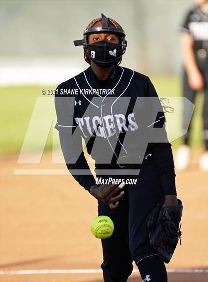 Thumbnail 1 in Mansfield @ DeSoto photogallery.