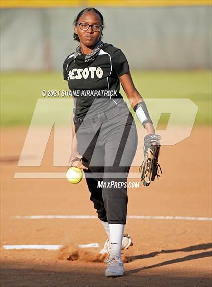 Thumbnail 2 in Mansfield @ DeSoto photogallery.