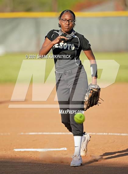 Thumbnail 1 in Mansfield @ DeSoto photogallery.