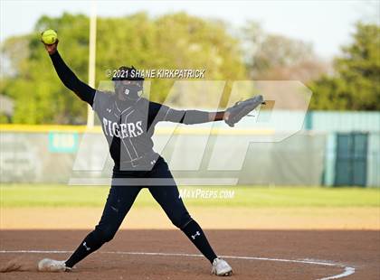 Thumbnail 3 in Mansfield @ DeSoto photogallery.