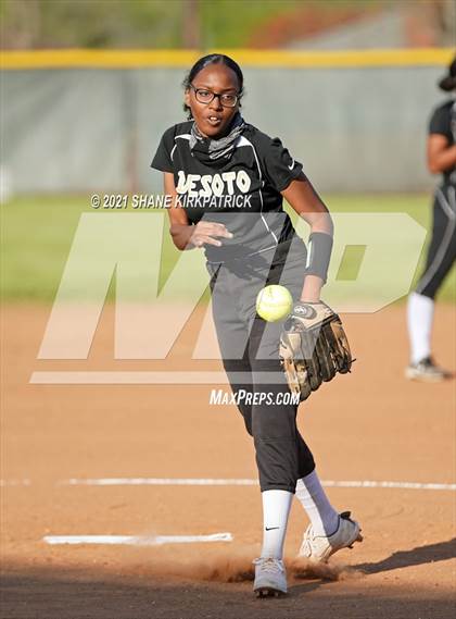 Thumbnail 2 in Mansfield @ DeSoto photogallery.