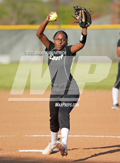 Thumbnail 3 in Mansfield @ DeSoto photogallery.