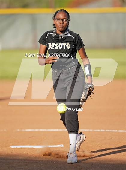Thumbnail 3 in Mansfield @ DeSoto photogallery.