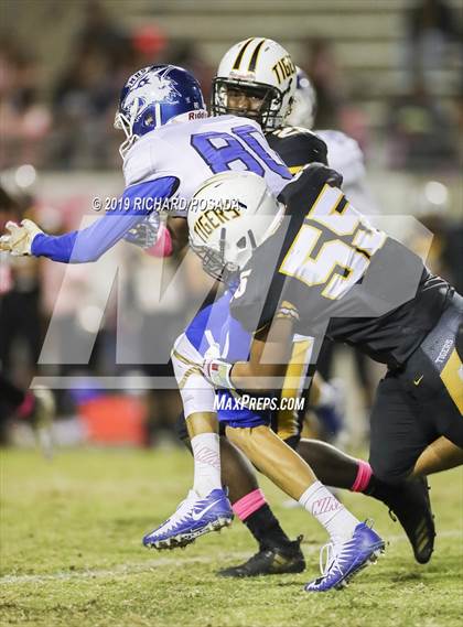 Thumbnail 2 in Edison vs. Madera photogallery.