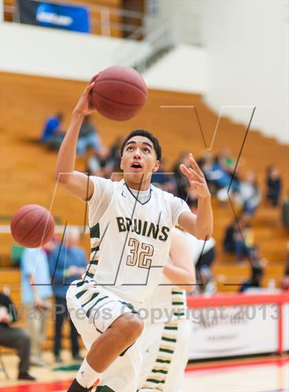 Thumbnail 3 in Valley Christian vs. St. Patrick-St. Vincent (Catholic School Winter Classic) photogallery.