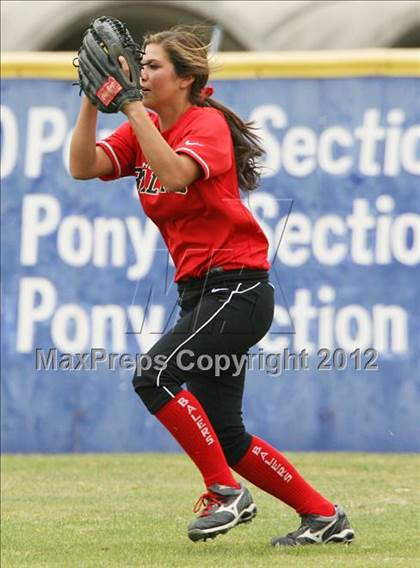 Thumbnail 2 in Carlmont vs. San Benito (CIF CCS D1 Final) photogallery.