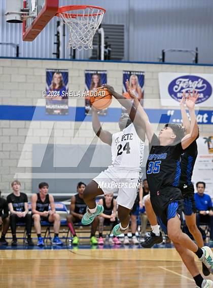 Thumbnail 2 in St. Petersburg vs Gateway Charter (Sun Bash Tampa) photogallery.