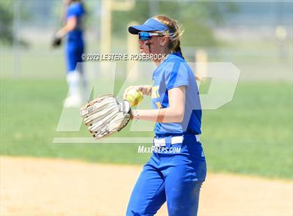 Thumbnail 1 in Jim Ned @ Comfort (UIL 3A Bi-District Playoffs) photogallery.