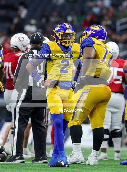 Thumbnail 2 in La Vega vs. Carthage (UIL 4A Division II Football Final) photogallery.