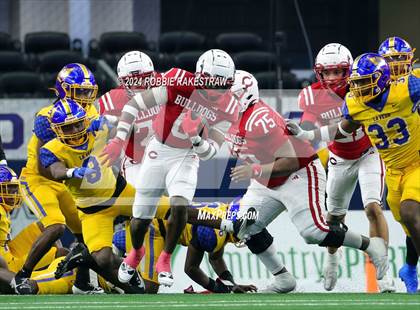 Thumbnail 1 in La Vega vs. Carthage (UIL 4A Division II Football Final) photogallery.