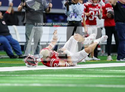 Thumbnail 1 in La Vega vs. Carthage (UIL 4A Division II Football Final) photogallery.