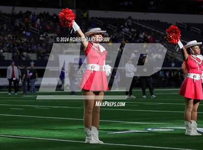 Thumbnail 2 in La Vega vs. Carthage (UIL 4A Division II Football Final) photogallery.