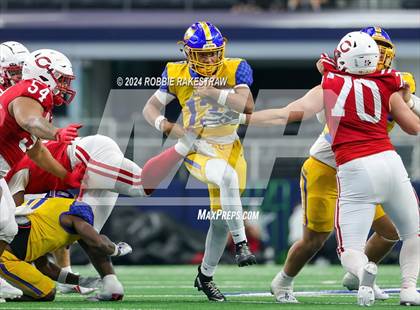 Thumbnail 3 in La Vega vs. Carthage (UIL 4A Division II Football Final) photogallery.