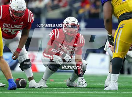 Thumbnail 1 in La Vega vs. Carthage (UIL 4A Division II Football Final) photogallery.