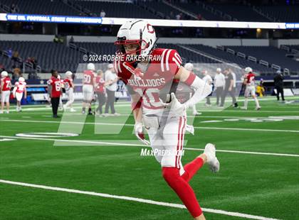 Thumbnail 1 in La Vega vs. Carthage (UIL 4A Division II Football Final) photogallery.