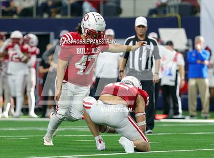 Thumbnail 3 in La Vega vs. Carthage (UIL 4A Division II Football Final) photogallery.