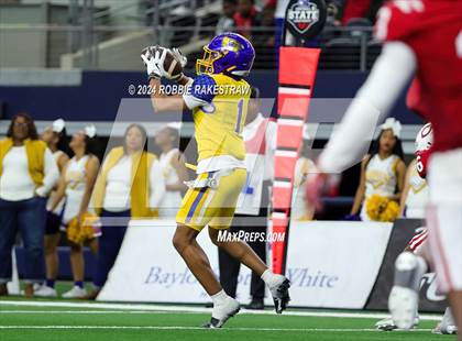 Thumbnail 3 in La Vega vs. Carthage (UIL 4A Division II Football Final) photogallery.