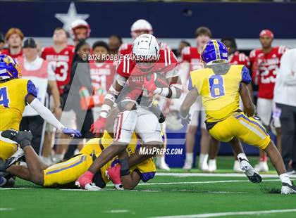 Thumbnail 1 in La Vega vs. Carthage (UIL 4A Division II Football Final) photogallery.