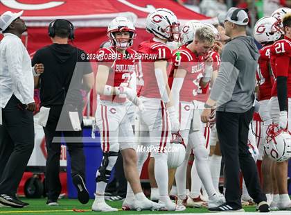 Thumbnail 2 in La Vega vs. Carthage (UIL 4A Division II Football Final) photogallery.