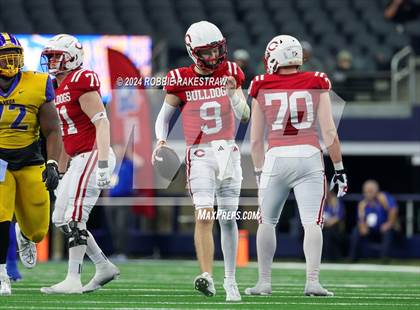 Thumbnail 2 in La Vega vs. Carthage (UIL 4A Division II Football Final) photogallery.