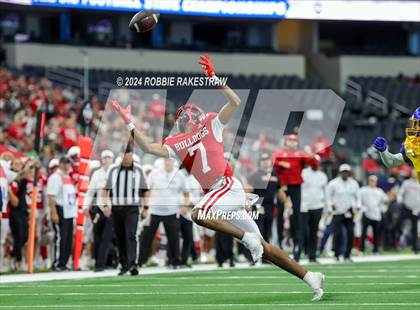 Thumbnail 1 in La Vega vs. Carthage (UIL 4A Division II Football Final) photogallery.