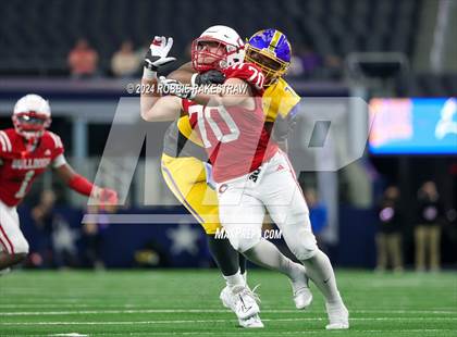Thumbnail 1 in La Vega vs. Carthage (UIL 4A Division II Football Final) photogallery.