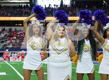 Thumbnail 2 in La Vega vs. Carthage (UIL 4A Division II Football Final) photogallery.