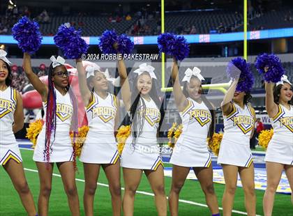 Thumbnail 1 in La Vega vs. Carthage (UIL 4A Division II Football Final) photogallery.
