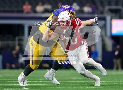 Thumbnail 1 in La Vega vs. Carthage (UIL 4A Division II Football Final) photogallery.