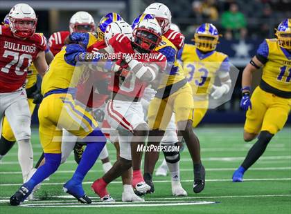 Thumbnail 2 in La Vega vs. Carthage (UIL 4A Division II Football Final) photogallery.