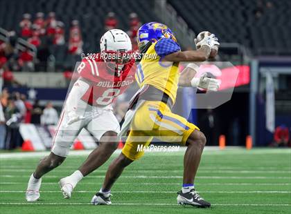 Thumbnail 1 in La Vega vs. Carthage (UIL 4A Division II Football Final) photogallery.