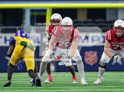 Thumbnail 1 in La Vega vs. Carthage (UIL 4A Division II Football Final) photogallery.