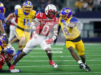 Thumbnail 2 in La Vega vs. Carthage (UIL 4A Division II Football Final) photogallery.