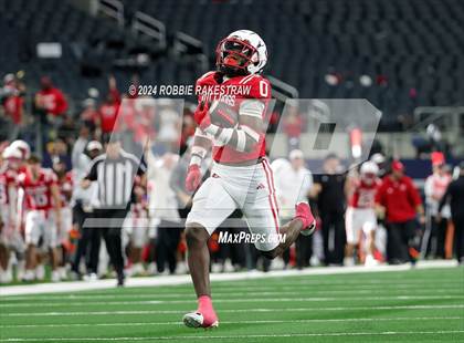 Thumbnail 1 in La Vega vs. Carthage (UIL 4A Division II Football Final) photogallery.