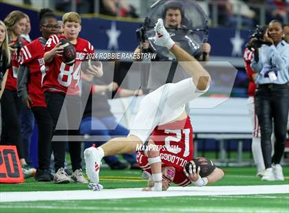 Thumbnail 2 in La Vega vs. Carthage (UIL 4A Division II Football Final) photogallery.